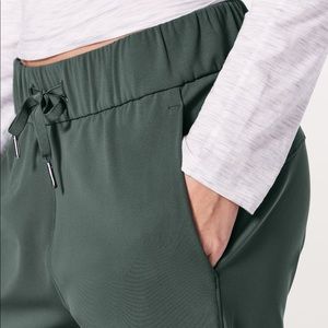 Lululemon On the Fly Pant.